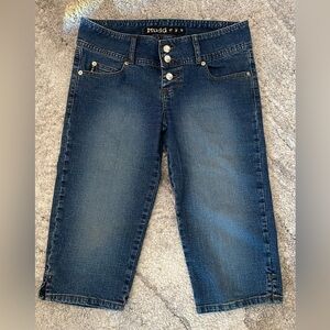 Mudd Low Rise Button Fly Capris, Size 7 Y2K